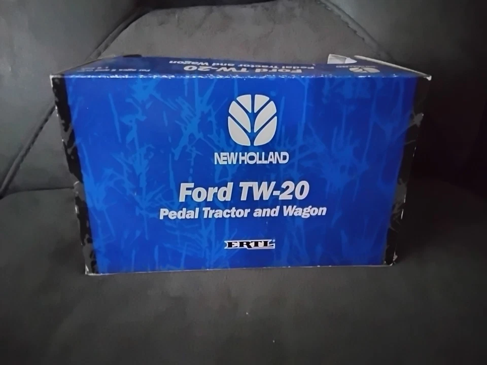 Ertl New Holland Ford TW-20 Pedal Tractor And Wagon 1/8 Scale - Image 3 of 3