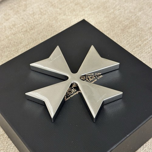 Vacheron Constantin Malte Cross logo Paperweight VIP Gift - Picture 2 of 8