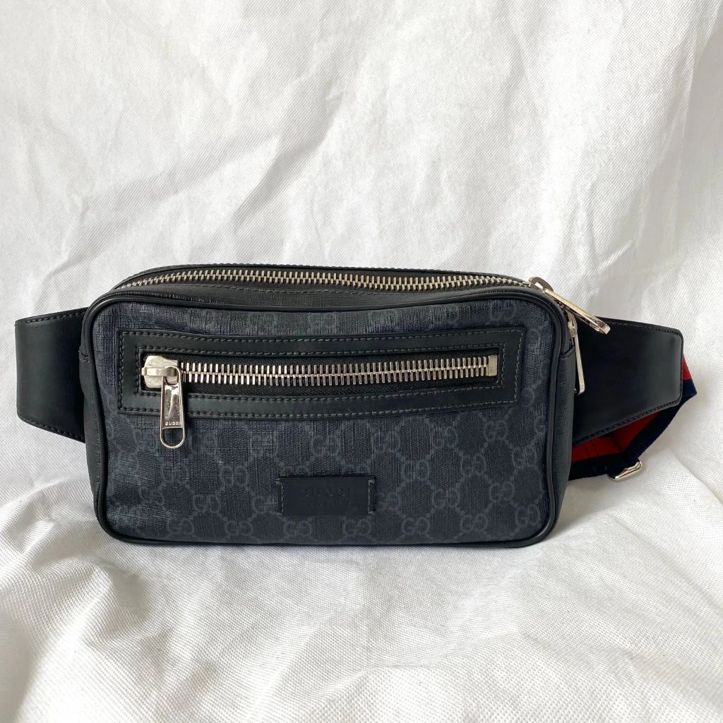 Sac ceinture Gucci en toile grise Guccisima