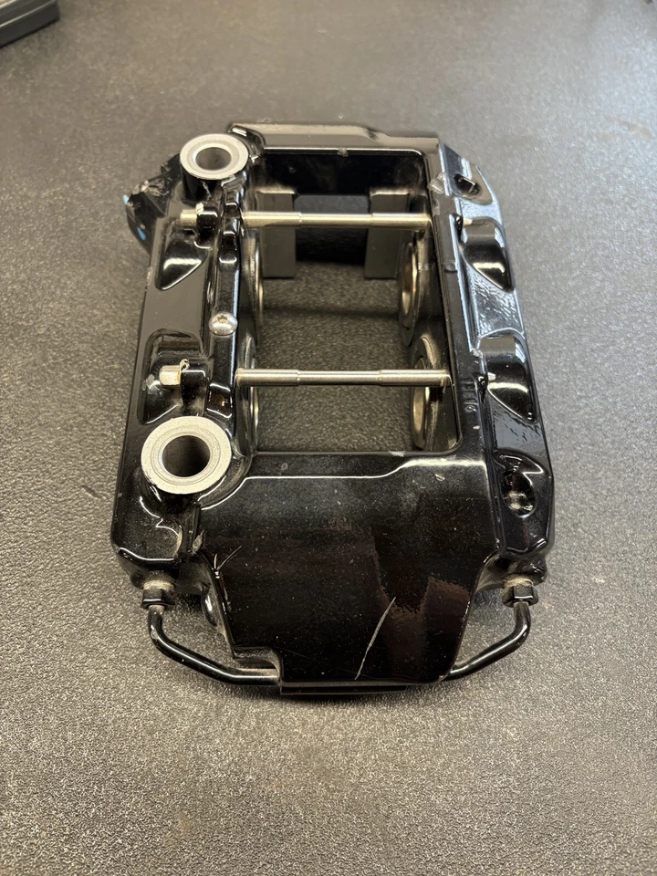 Pinza de freno delantera derecha del lado del pasajero negra 20895802 OEM Alfa Romeo 4C Foto 3 de 4