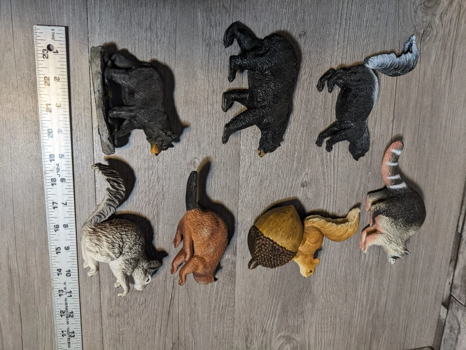 Smokey Mountain Animal Figure Lot Bear Squirrel Beaver Skunk Raccoon Figurine - Image 3 of 4