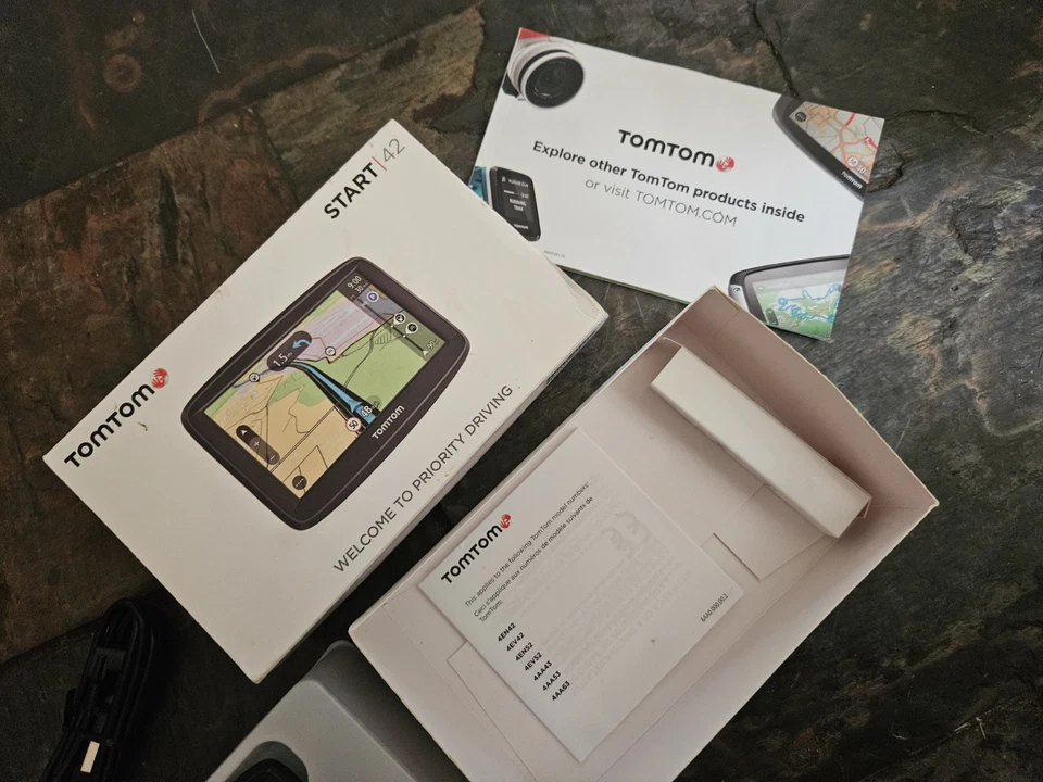 TomTom Start 42 Sat Nav 4.3" GPS Lifetime Maps UK & ROI-23 Countries - new - Image 2 of 4