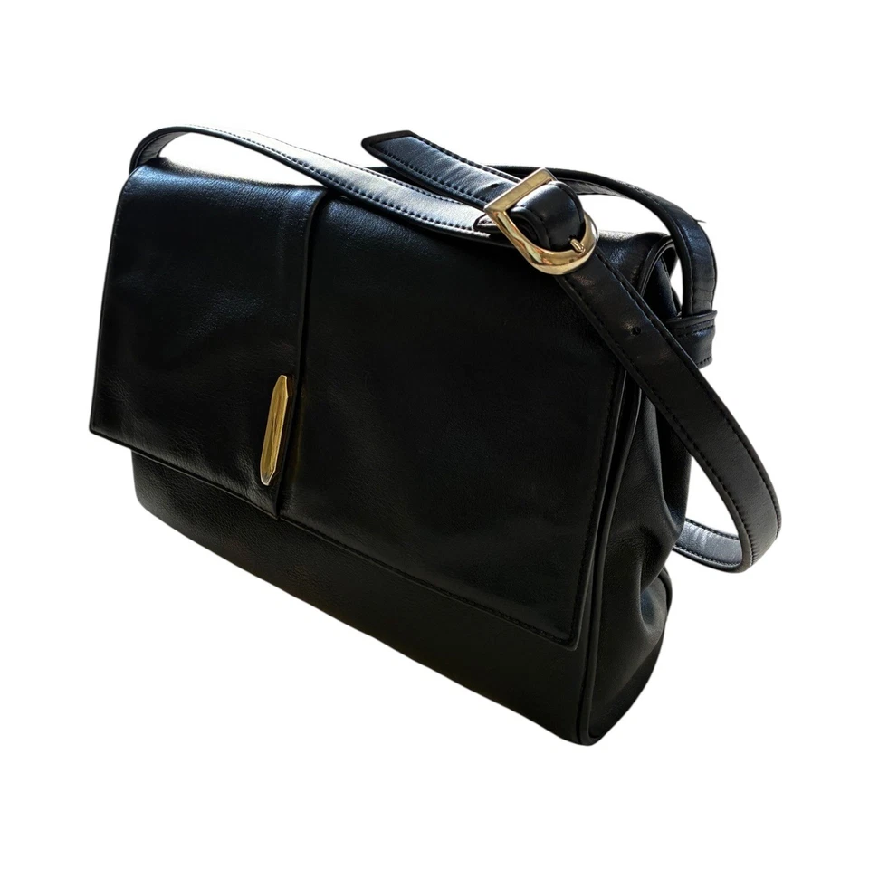 真皮黑色单肩包翻盖身体斜挎包带金色口音 — 第 3/4 张图片