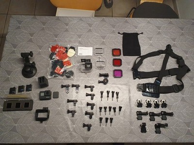 GoPro HERO 7 Black Actionkamera mit großem Zubehörpacket!