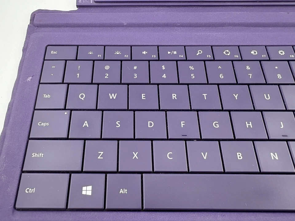 Funda tipo Microsoft modelo 1644 para Surface Pro 3 - Teclado azul, probada, funciona Foto 2 de 4