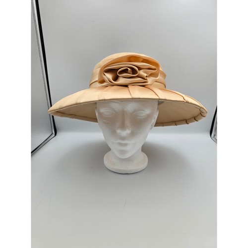 S.O.G.I.C. Dress Hat Womens One Size Gold Good Floral Pleated Wide Brim