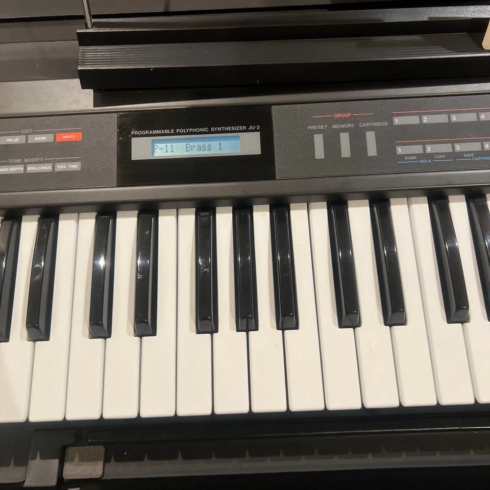 Roland Alpha Juno 2 61 Key Polyphonic Synthesizer Synth Keyboard with Hard case - Image 3 of 4