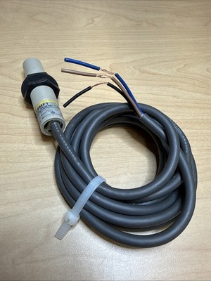 NEW! Omron E2K-X8MF1 Capacitive Proximity Switch