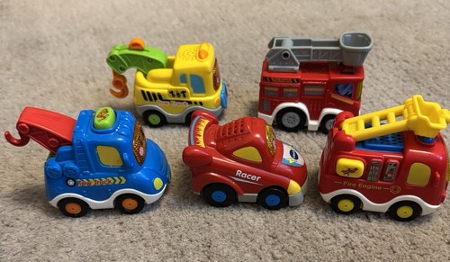 Vtech Toot Toot 5 x Fahrzeuge x 2 Abschleppwagen, 2 x Feuerwehr & Rennfahrer alles gut.  - Bild 2 von 3