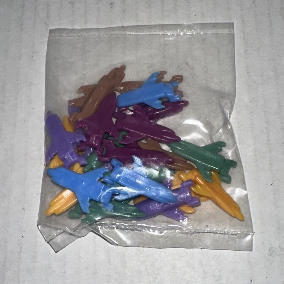 BUCK ROGERS PLASTIC FIGURES GAME PIECES TRANSPORT SHUTTLES SPACESHIPS PAWNS NOS - Image 3 of 4