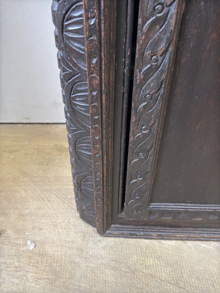 Peregrino Período Roble Colgante Esquinero Armario Primitivo Tallado Años 1680 Años 1700 Antiguo Foto 3 de 4