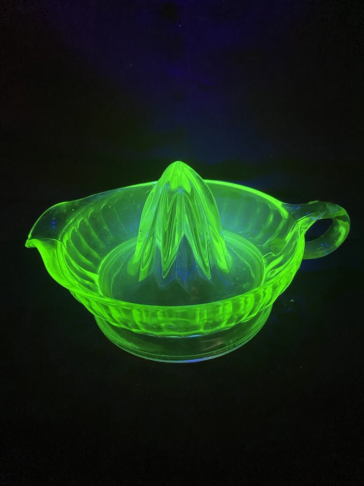 Federal Depression Vaseline Uranium Green Glass Citrus Juicer Reamer vintage