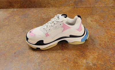 triple s low top sneaker balenciaga