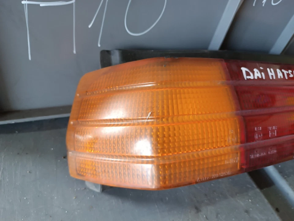 Luz Trasera Izquierda DAIHATSU Charade III G100 G101 G102 220-51253L - Imagen 2 de 4