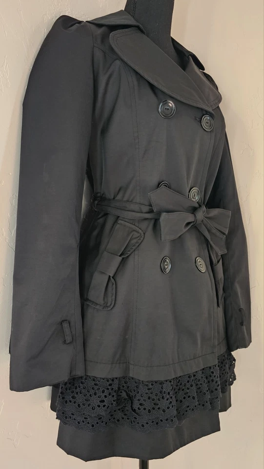 Gabardina BETSEY JOHNSON Negra Borde de Ojales Encaje Doble Pecho Chaqueta Talla S  Foto 2 de 4