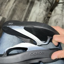 OOFOS OOlala Luxe Flip Flops Womens Shoes size 6