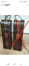 Vintage Holzkommode f&uuml;r eine Flasche Wein.