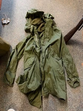 ORIGINAL VIETNAM WAR US ARMY OG-107 COLD WEATHER PARKA & HOOD-LARGE, 1971