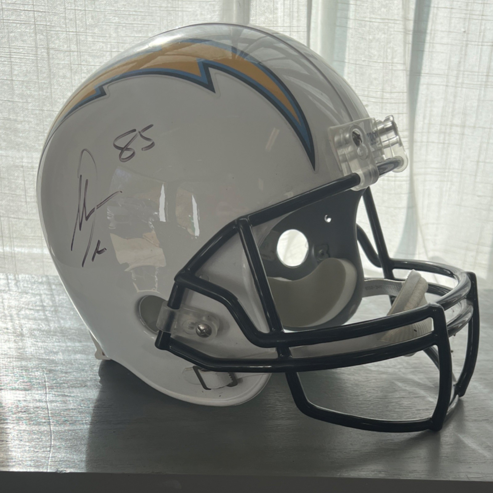 85 Autographed Signed Los Angeles Chargers Antonio Gates Full Size Football Helmet 