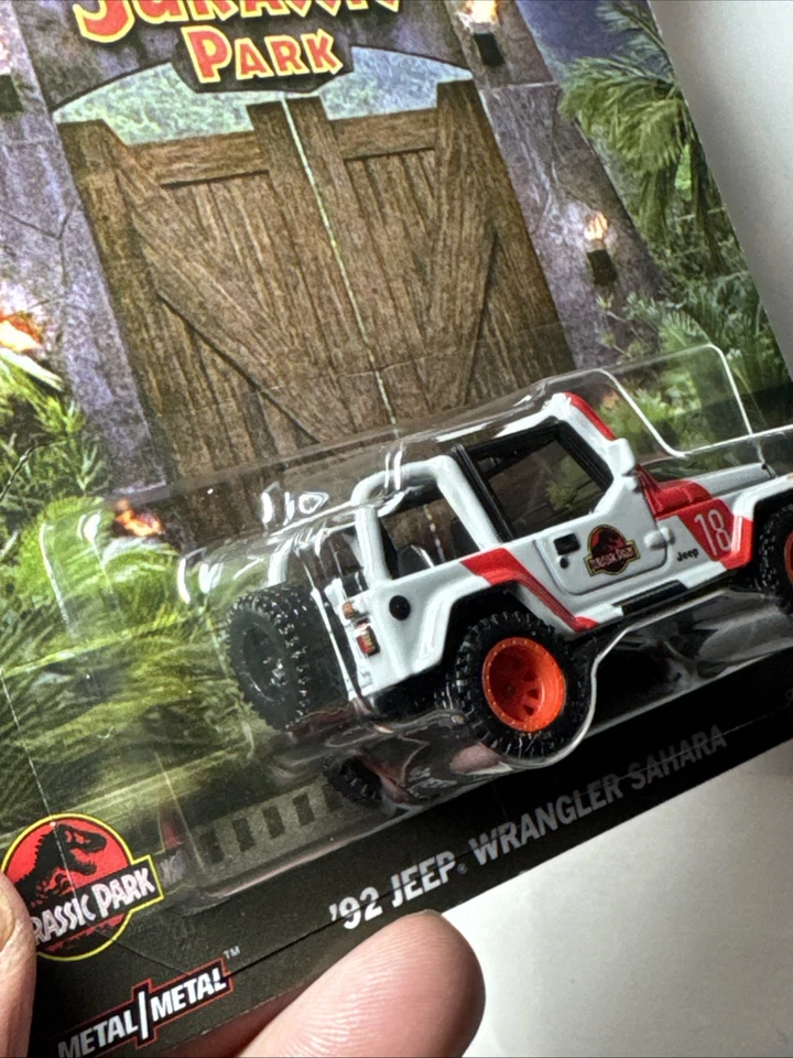 Hot wheels 1/64 🇨🇵 Jurassic Park 92 Jeep Wrangler Sahara de 2025 - Photo 4/4