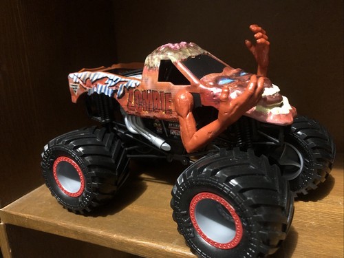 Monster Jam Zombie Monster Truck Diecast Vehicle 1:24 Moving Arms Spin Master