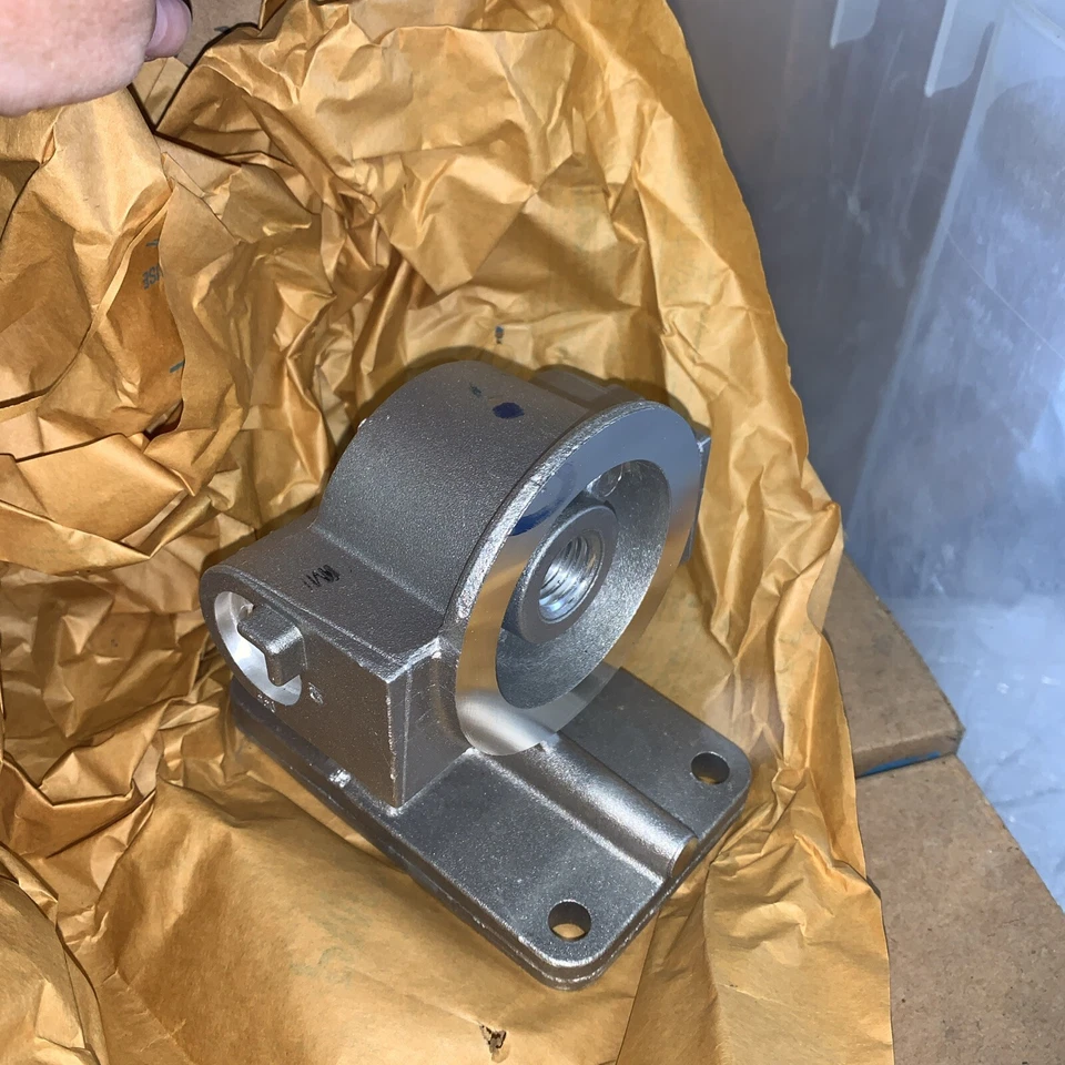 Base filtro agua motor CUMMINS 3943738 Foto 2 de 4