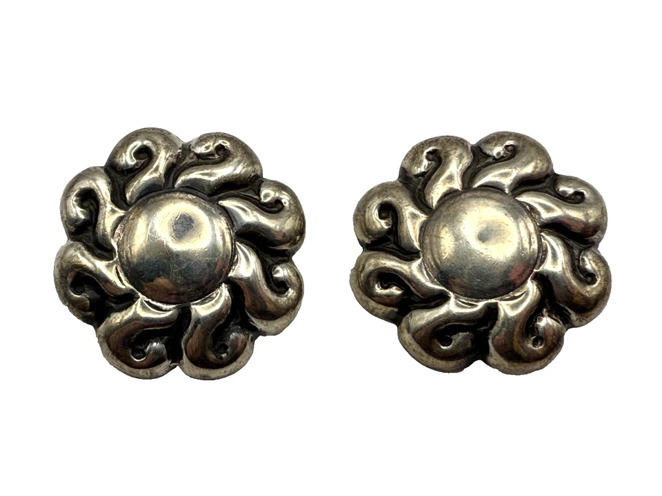 Taxco Unmarked Silver Sun Button - Image 2 of 4