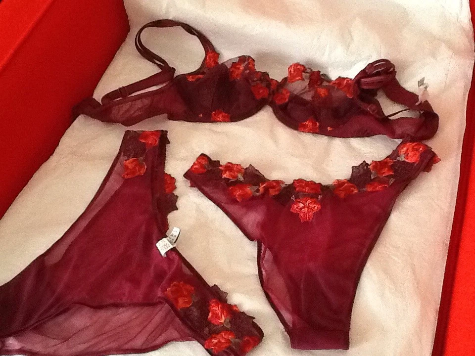 PRECIOSO CONJUNTO DE SUJETADOR Y PANTALÓN DE ALGODÓN HECHO EN ITALIA PRECIO DE VENTA SUGERIDO POR EL FABRICANTE - 130 £ Foto 2 de 2