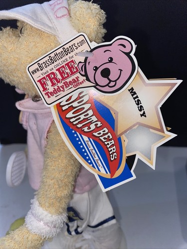 Brass Button Bear Missy Plushy Tennis Sports w/Stand Visor Ball Racquet New 2001 - Bild 6 von 17