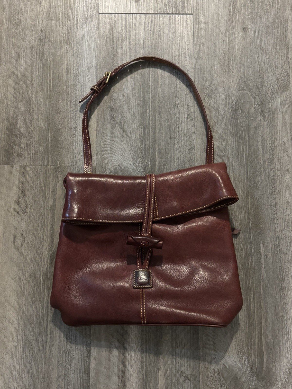 DOONEY & BOURKE RED FLORENTINE LEATHER MEDIUM TOGGLE CROSSBODY BAG USED