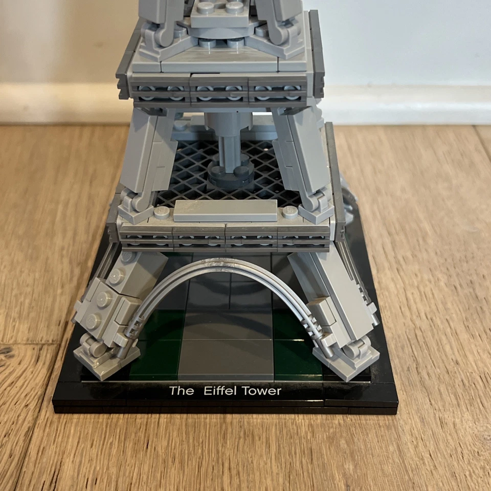 LEGO ARCHITECTURE: The Eiffel Tower 21019 Complete ASSEMBLED no box/instructions - Image 2 of 2