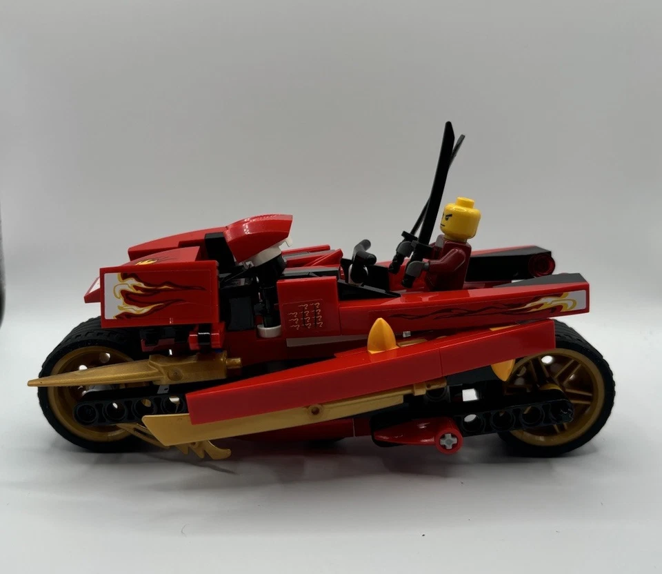 Lego Ninjago: Kai's Blade Cycle 9441, 98% Conjunto-Minifig-Instrução 2012 - Imagem 2 de 4
