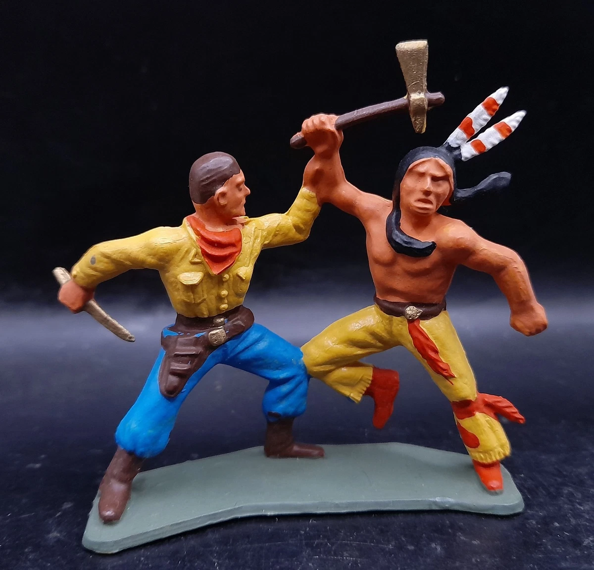 Lot De Figurines Starlux Western - Indiens Et Cowboys - Plastique Peint (Occasion)