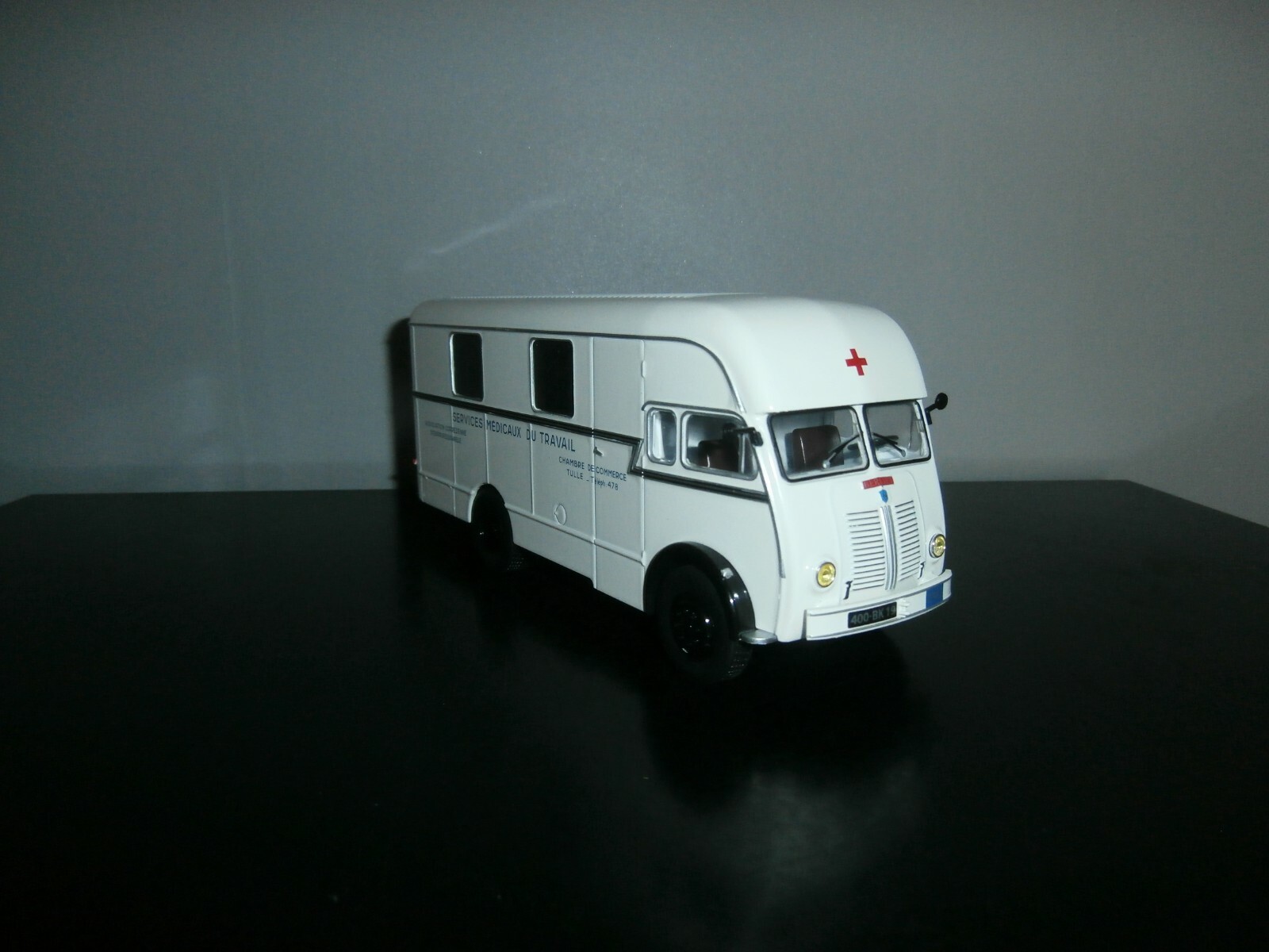 Camion Berliet fourgon profilé GLA 5R miniature de collection 1/43e haute finition en résine