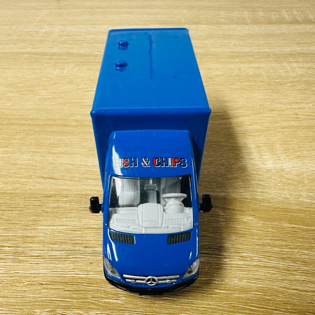 Siku Super Series 1933 Mercedes-Benz Sprinter Food Truck 1:50 Fish