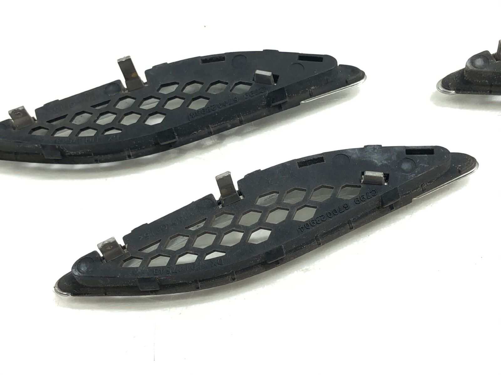 2014-2019 MASERATI GHIBLI RIGHT PASSENGER FRONT FENDER VENT GRILL TRIM X3 OEM.