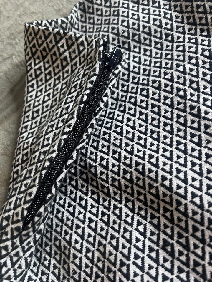 Gap 女式裙黑色和白色图案 8 A 字形 — 第 3/4 张图片