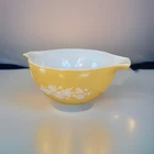 Vintage PYREX Butterfly Gold Yellow Small Flower #441 750ml Cinderella Bowl