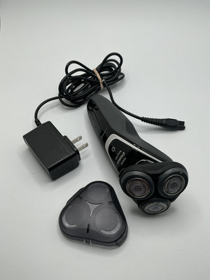 Philips Norelco Series 5000, Model S5210, Wet and Dry Electric Shaver w/ Charger