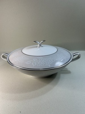 China Noritake Damask round covered vegetable bowl