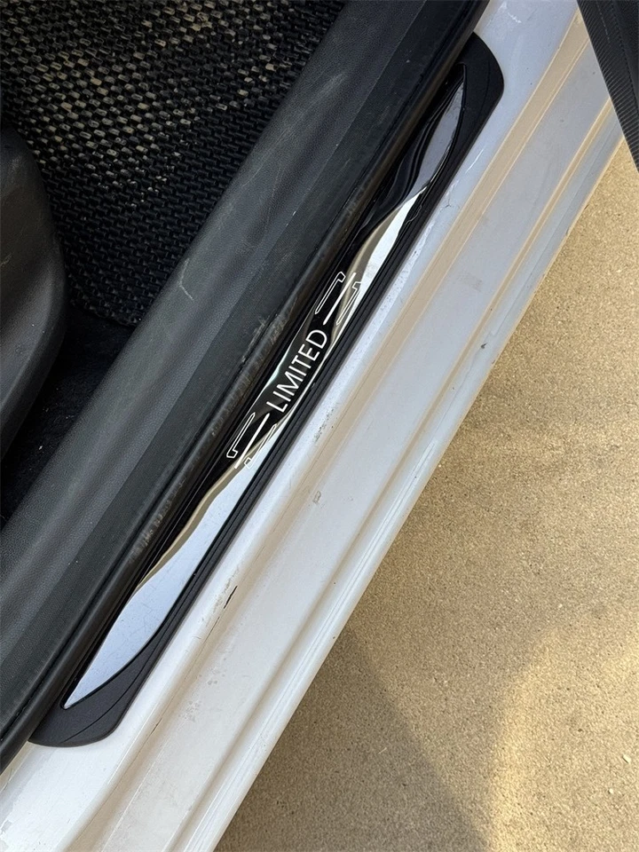 Protector de placa de desgaste de umbral de puerta de coche deportivo de acero X4 para Subaru Crosstrek Limited Foto 2 de 4