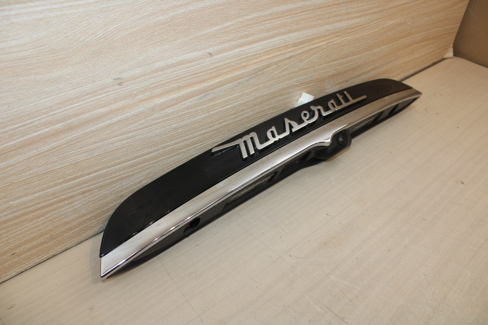 14-22 MASERATI GHIBLI DECKLID TRUNK LID MOLDING + CAMERA BLACK ORIGINAL OEM