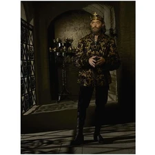 Galavant Timothy Omundson As King Richard In Hallway 8 x 10 Inch Photo