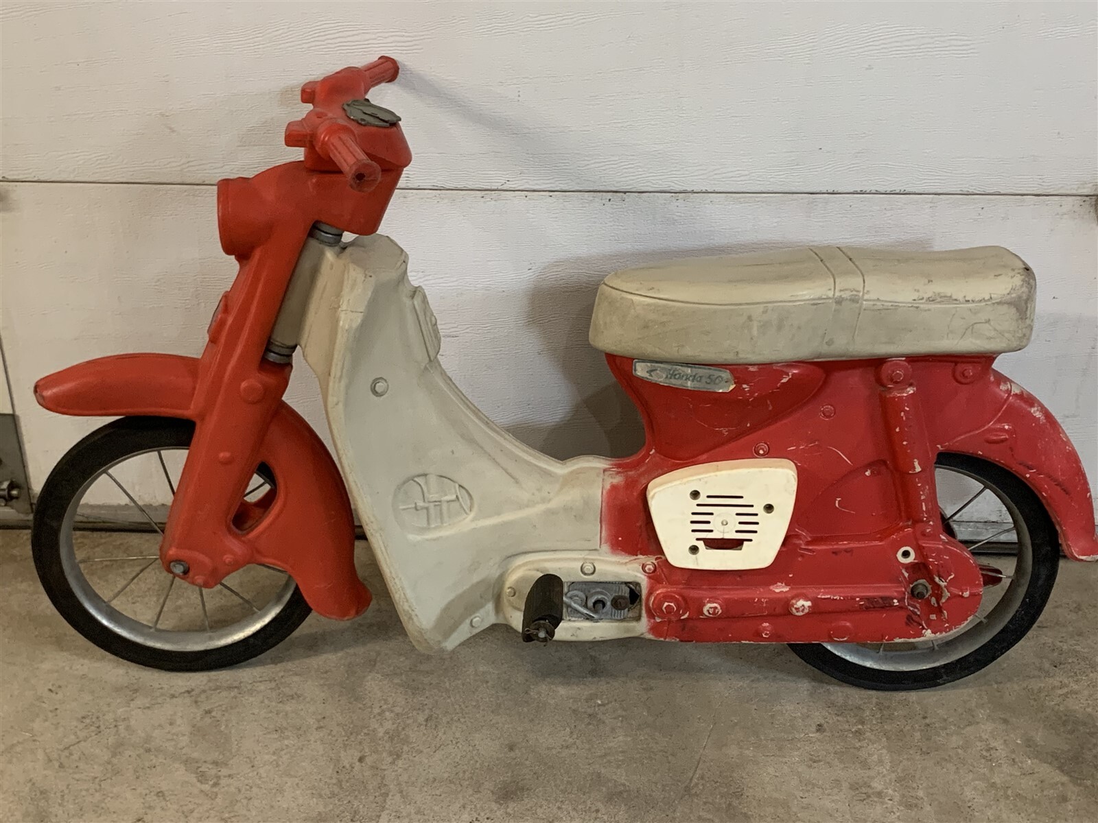 VINTAGE HONDA 50 PEDAL MOTORCYCLE VINTAGE 1960S IRWIN KIDS TOY NEEDS WORK 4D