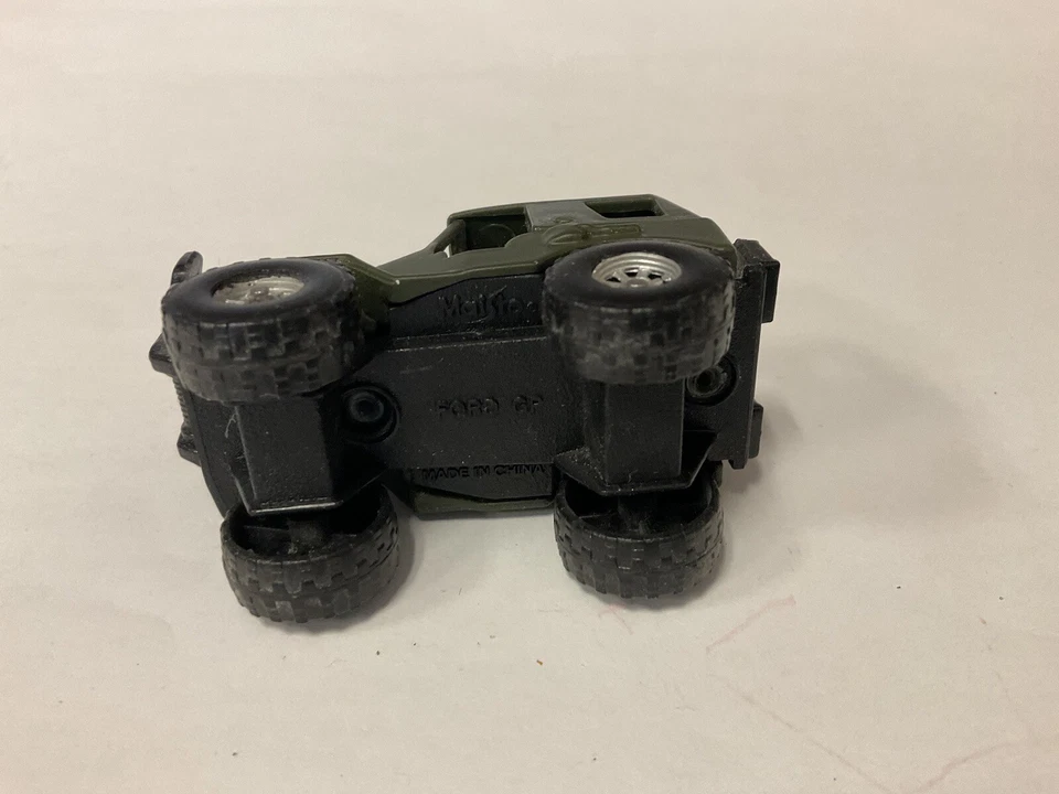 MAISTO Vintage Military Die Cast 1/64, US M3 &  T-7521-6 Tanks, M923 A1 Truck - Image 2 of 4