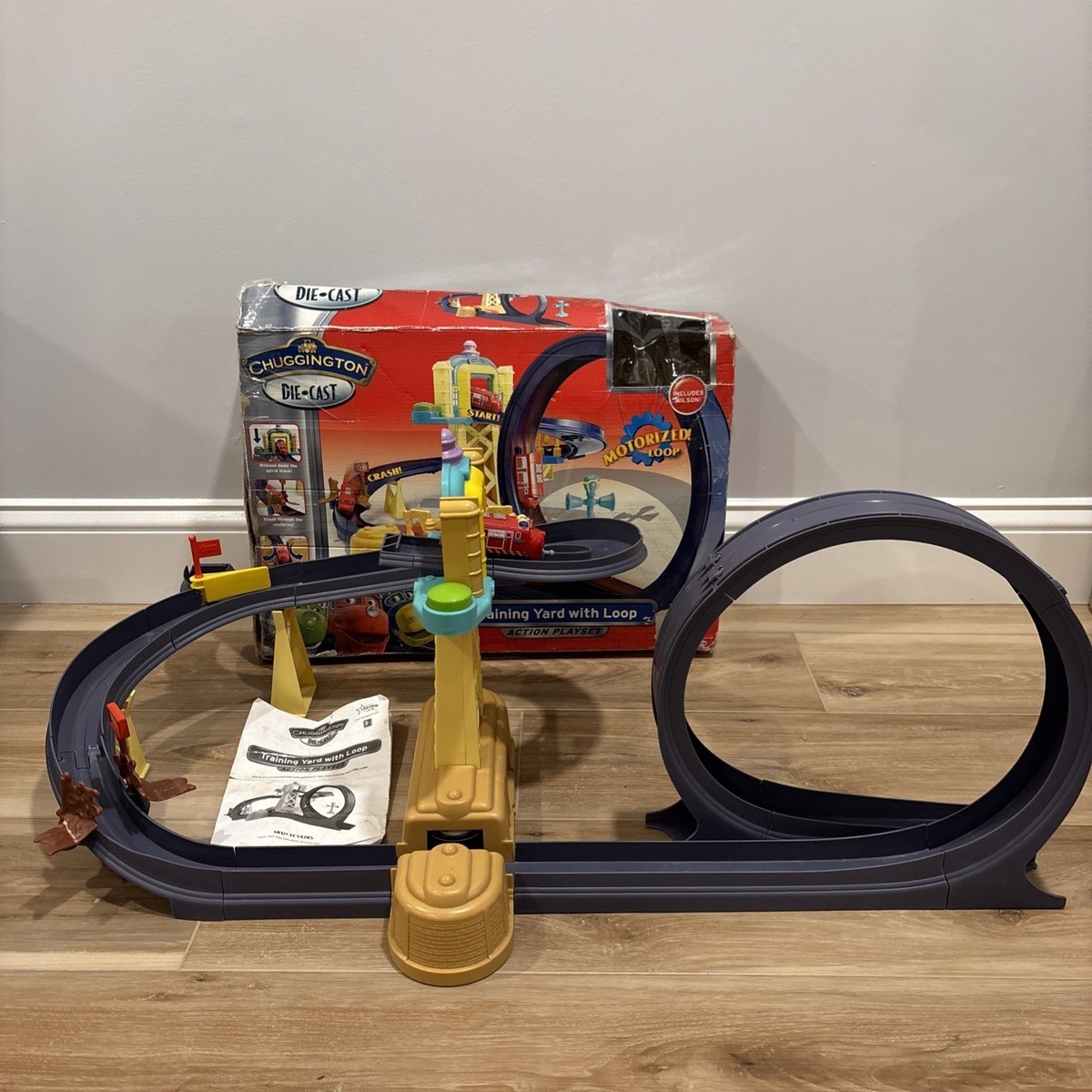 Chuggington Die-Cast Training Yard With Loop Action Playset 54205  display picture 1