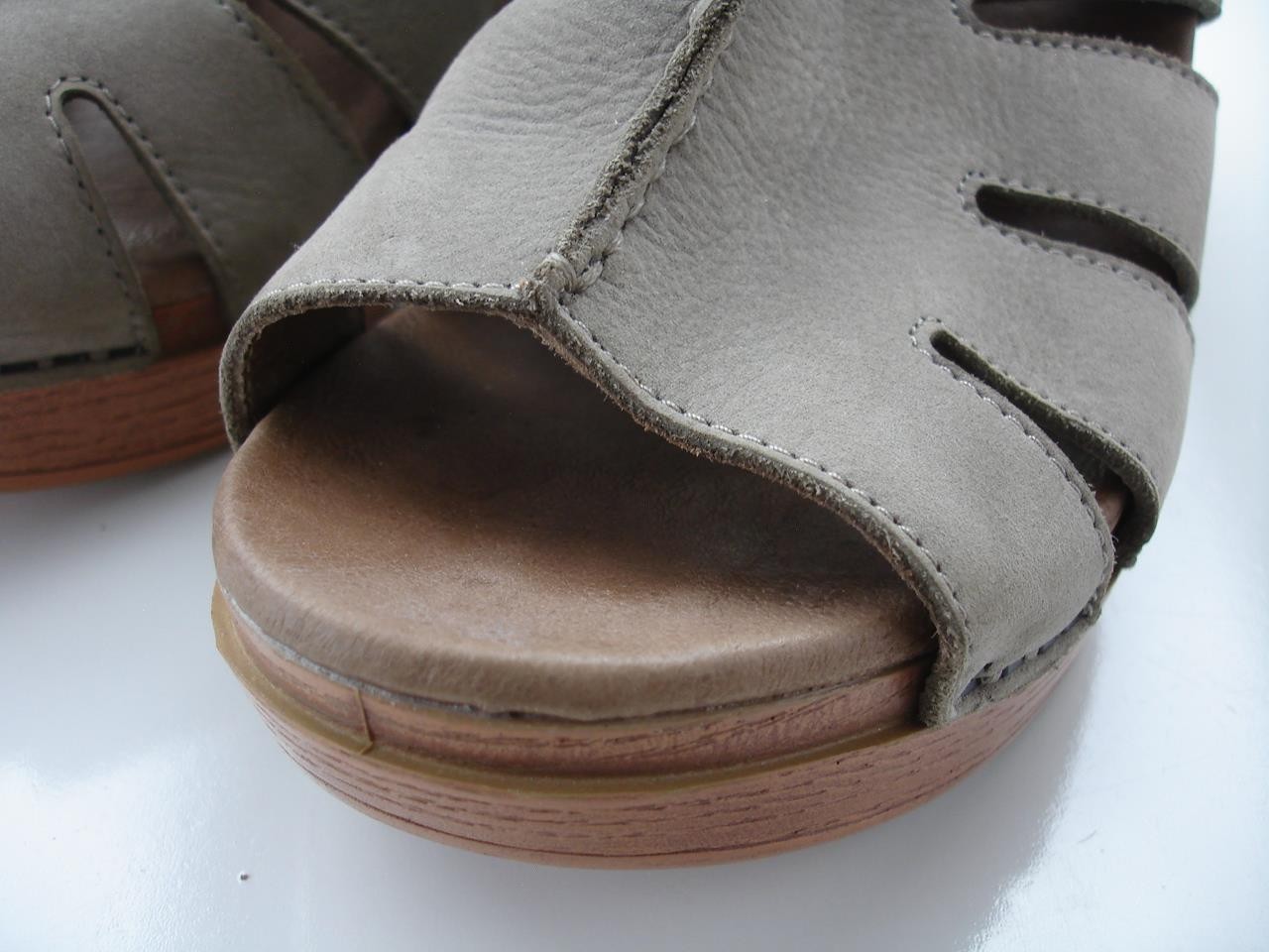 Women's 9.5 10 40 Dansko Demetra Taupe Milled Nubuck Leather Heels Sandals Clogs image 3