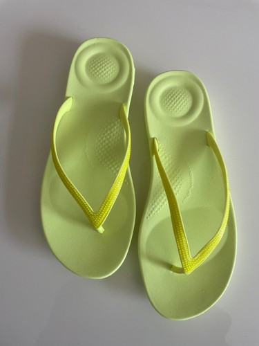 NIB Fitflop iqushion flip flop, neon yellow, size 8