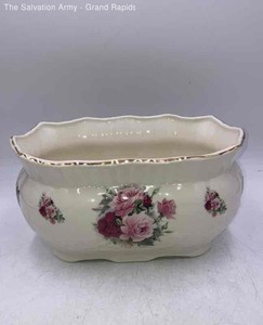 Maryleigh Pottery White Floral Handcrafted Collectible Home Decorative Planter