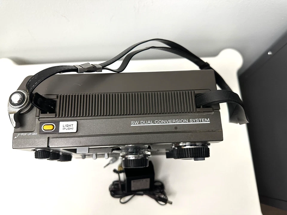 Receptor de 5 bandas SONY FM/MW/SW modelo ICF-5900W con fuente de alimentación, probado/funciona. Foto 3 de 4